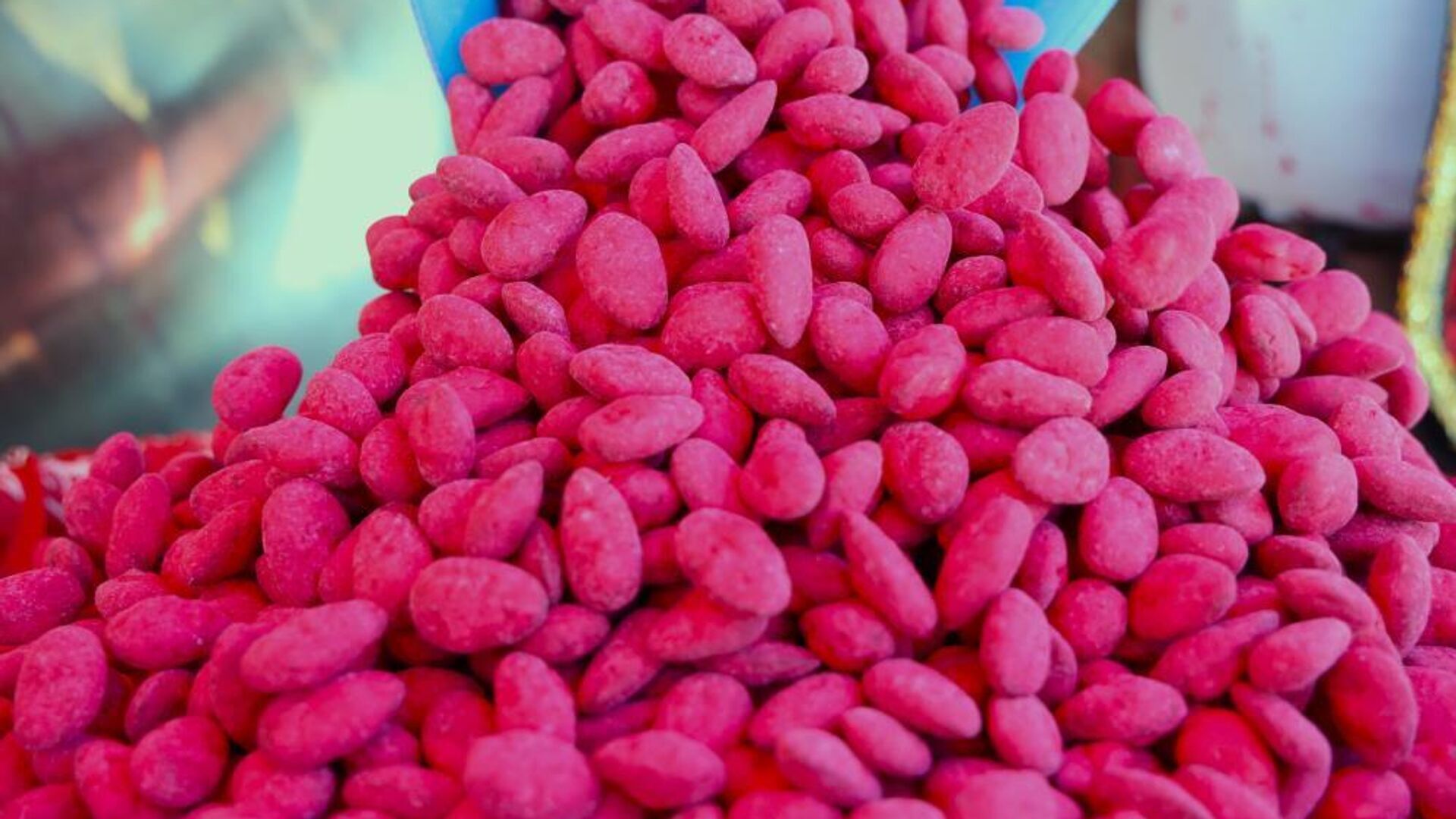 VİŞNELİ BADEM ŞEKERİ