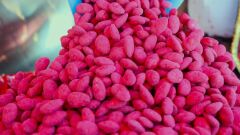 VİŞNELİ BADEM ŞEKERİ